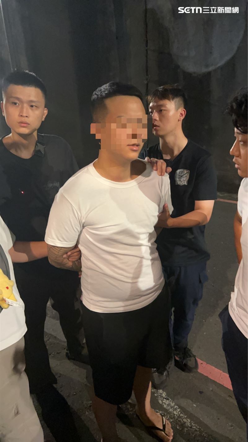 新北許男刺傷劉男左腹後逃離現場,警方耗費3小時便將人逮獲。(圖/翻攝畫面)