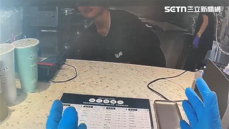 救護人員緊急向飲料店求助募集冰塊,需要保存婦人斷肢。(圖/翻攝畫面)