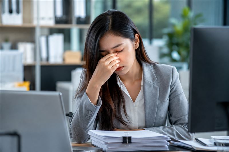 一名女子少吃多動，但小腹仍明顯，之後還自律神經失調、睡眠障礙。檢查發現，她胰島素阻抗高達 6.7，合併血脂異常、肝功能與發炎指數異常等狀況。（示意圖／AI製圖）