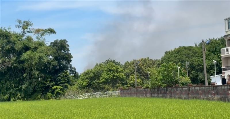 新竹空軍基地今(23日)上午發生油槽火警。(圖/翻攝畫面)