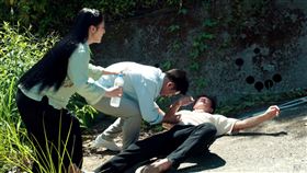 柯叔元透露拍攝當天地板被烈日曬得發燙。（圖／民視提供）
