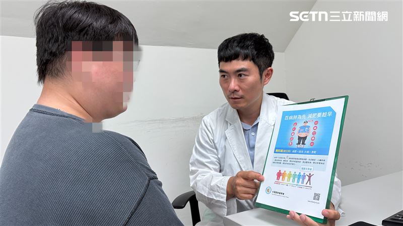 沒多久，患者就出現嚴重副作用，包括整天提不起勁、陷入嚴重憂鬱情緒，更驚悚的是，原本一頭烏黑秀髮開始大把大把地掉。（圖／翻攝畫面）