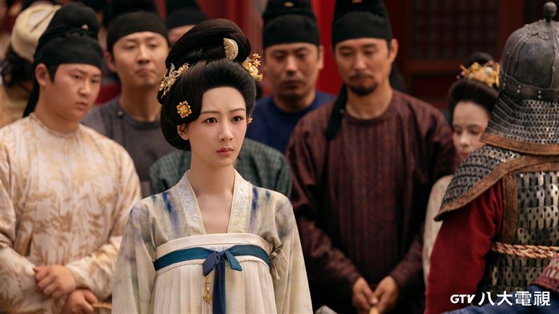楊紫帶領命運坎坷的女性共同經營花坊,在女子本弱的偏執沉屙中博得一席天地。(圖/八大電視提供)