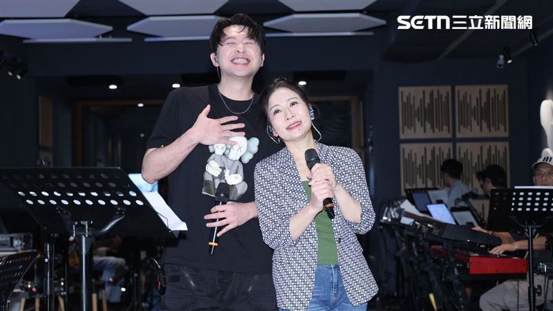 張秀卿邀請演唱會嘉賓李子森（左）一起彩排。（圖／記者鄭孟晃攝影）