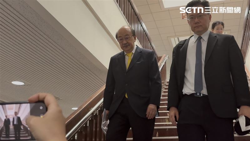柯建銘現身出庭 批檢察官違法違憲