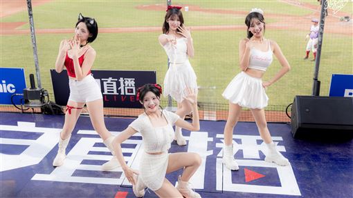 樂天韓援四本柱合體！火辣戰袍萬人暴動