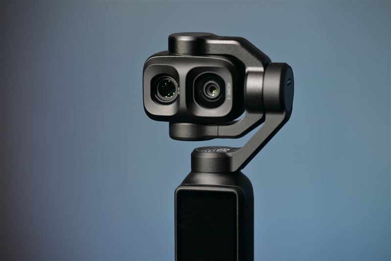 DJI Osmo Pocket 4P雙鏡頭最高支援12倍數位變焦,一機搞定全場景拍攝。(圖/DJI提供)
