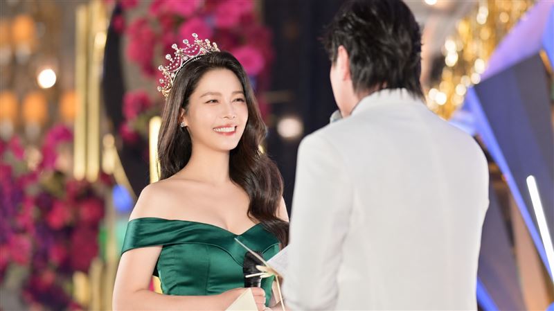 白家綺四寶媽狀態太好!吳東諺婚宴笑曝結紮原因閃瞎全場。(圖/業者提供)