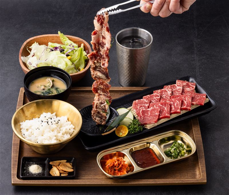 美國PR嫩肩&甕漬巨龍燒肉雙拼。(圖/品牌業者提供)