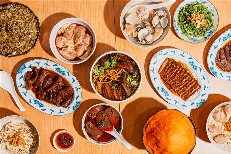「宵夜牛肉麵大王」二店插旗台北東區,鎖定東區夜貓族、宵夜族群和續攤酒客。(圖/宵夜牛肉麵大王提供)