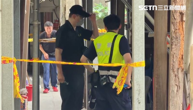 台北大同區延平北路四段,驚傳槍擊案件,一名年約70歲老翁,其腿部疑似遭槍擊中彈。(圖/翻攝畫面)