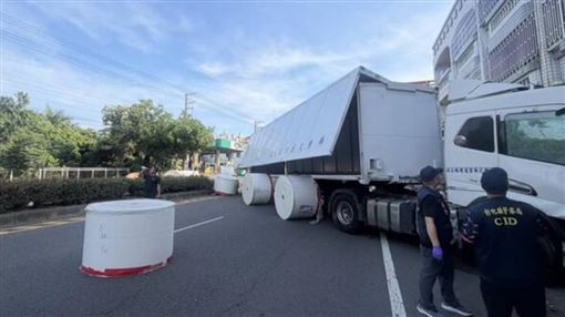 彰化貨櫃車暴衝撞民宅！司機毒駕查獲手槍