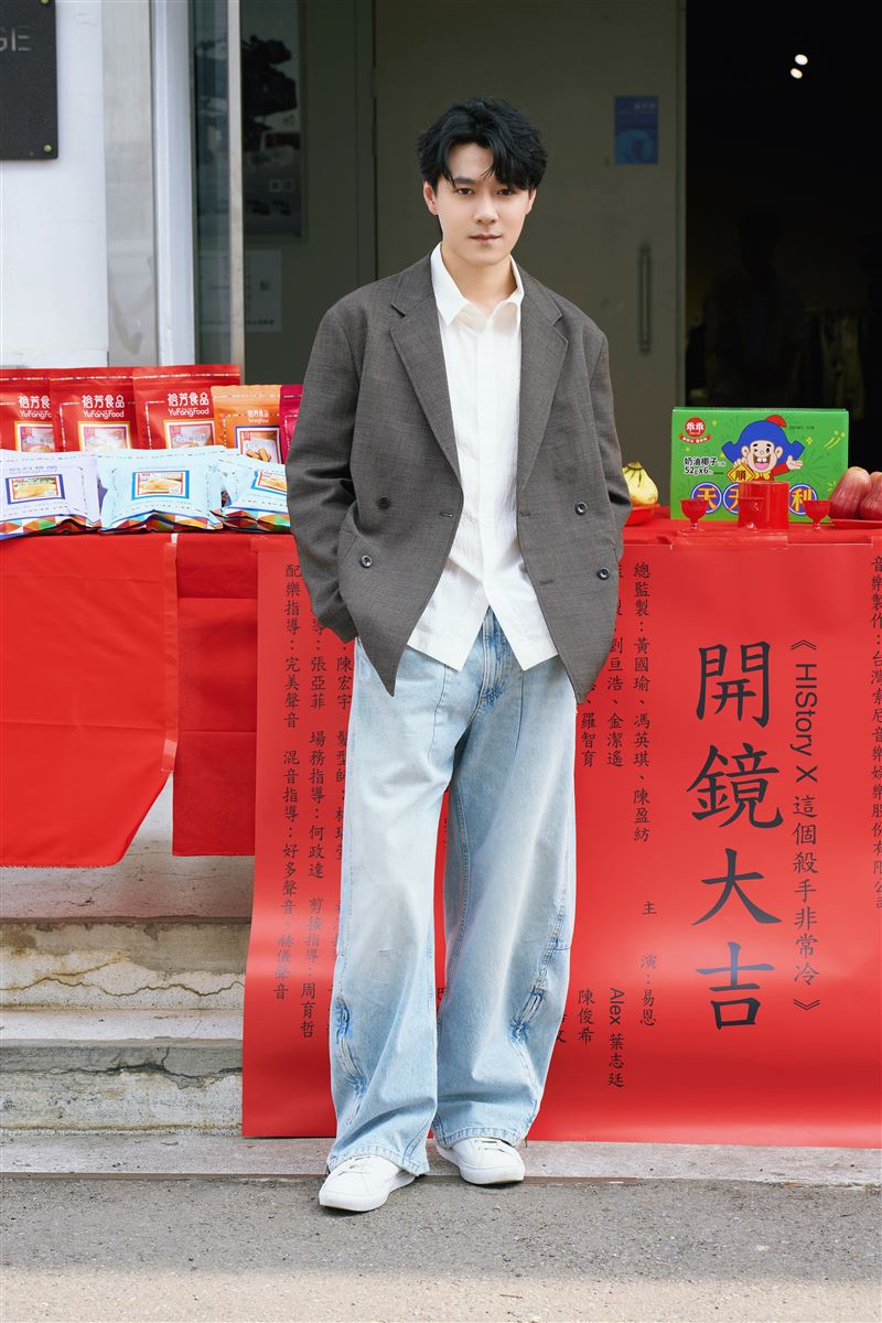 易恩對Alex的精緻外貌記憶深刻，心動認證：「眼神很勾人」。（圖／LINE TV提供）