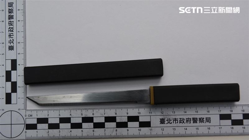 北市王男持匕首刺死丁姓男友人。(圖/翻攝畫面)
