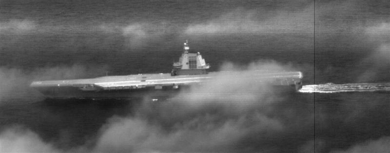 中國福建號航艦今天行經台灣海峽,國防部公開監控畫面。(圖/國防部提供)