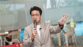 沈伯洋指出，很多人應該都可以感受到台北的城市脈動已經消失了，台北要進入「首都2.0」，也要多和其他城市交流，推出的觀光熱點不能永遠只有台北101或故宮，而是要有更具淵源的歷史廊道。（圖／沈伯洋辦公室提供）