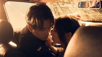 Mei不要看　蕭景鴻「車內激吻她」沒報備