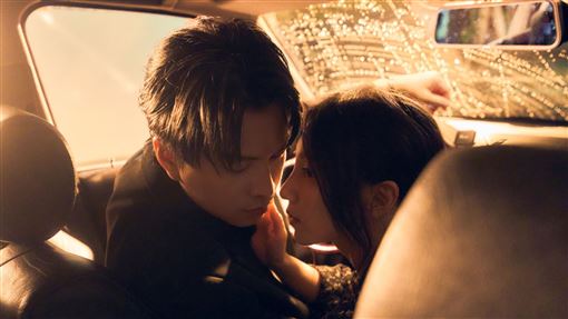 Mei不要看　蕭景鴻「車內激吻她」沒報備