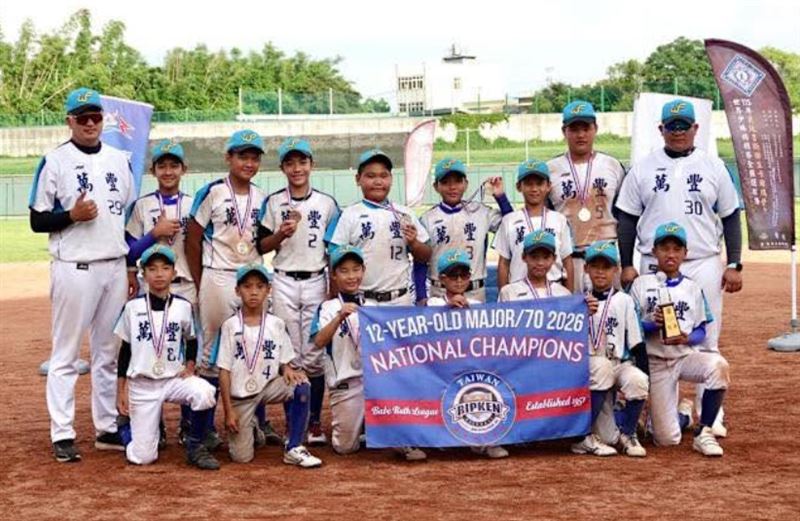 台中萬豐國小棒球隊,以6戰全勝的戰績勇奪台灣貝比魯斯棒球聯盟全國選拔賽,8月將代表台灣赴美比賽。(圖/翻攝自台中萬豐國小棒球隊臉書)