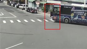 撞擊瞬間。（圖／翻攝畫面）