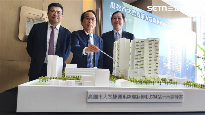 林欽榮說明，C34聯開案土地面積約1.3公頃、基地容積率630%，，未來將與中山大學醫學院串聯，預估可創造約3.6萬坪開發量體（不含停車空間），總投資金額約102億元。（圖／記者陳韋帆攝影）