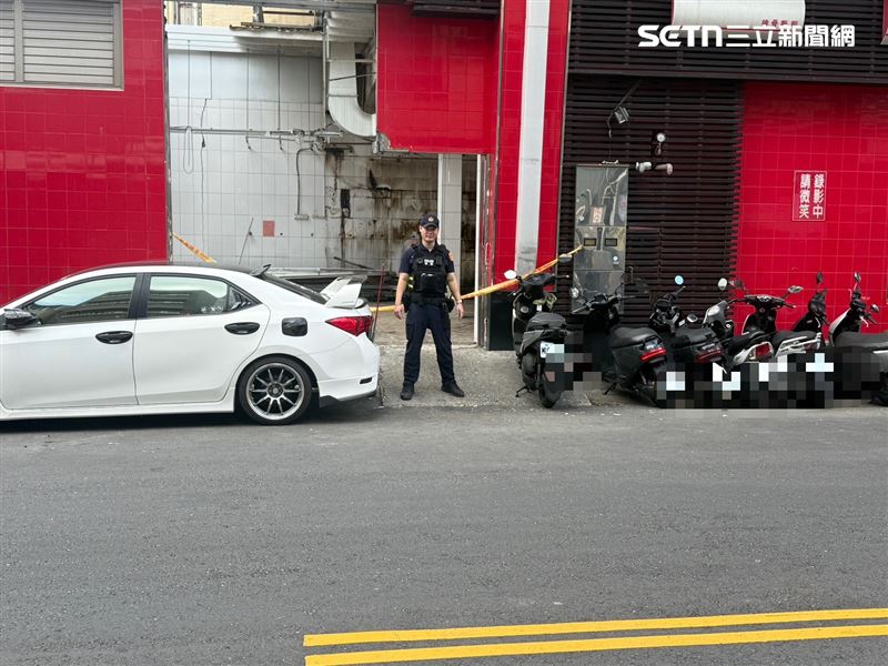 前女友看到死者被電死，嚇得驚魂未定，伴屍一晚才報案。（圖／翻攝畫面）