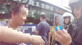 台北市南港區玉成街今（24日）上午發生一起毒駕事件，一名60歲韓姓男子騎機車違規被抓包。（圖／翻攝畫面）