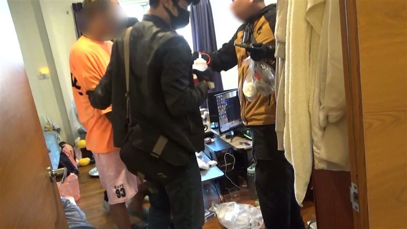 手搖1包500遭破解!警瓦解喪屍菸彈分裝場