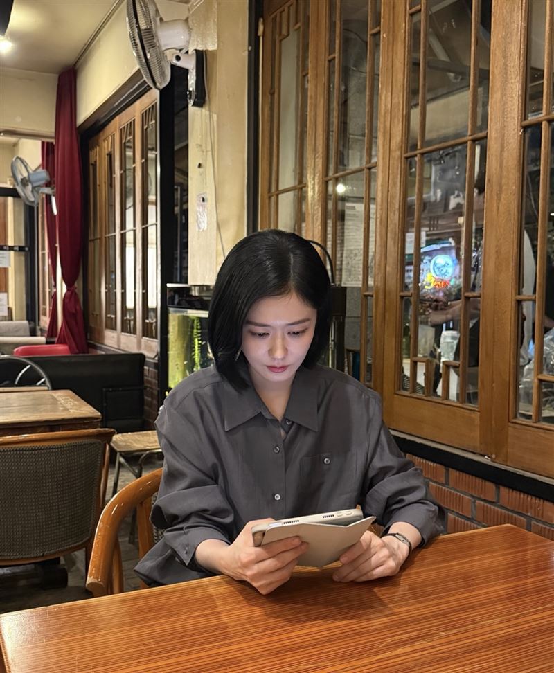 45歲張娜拉臉蛋一點皺紋都沒有。(圖/翻攝自IG)