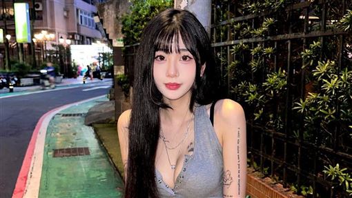 袁惟仁冥誕惹鼻酸！愛女曬童年合照慶生