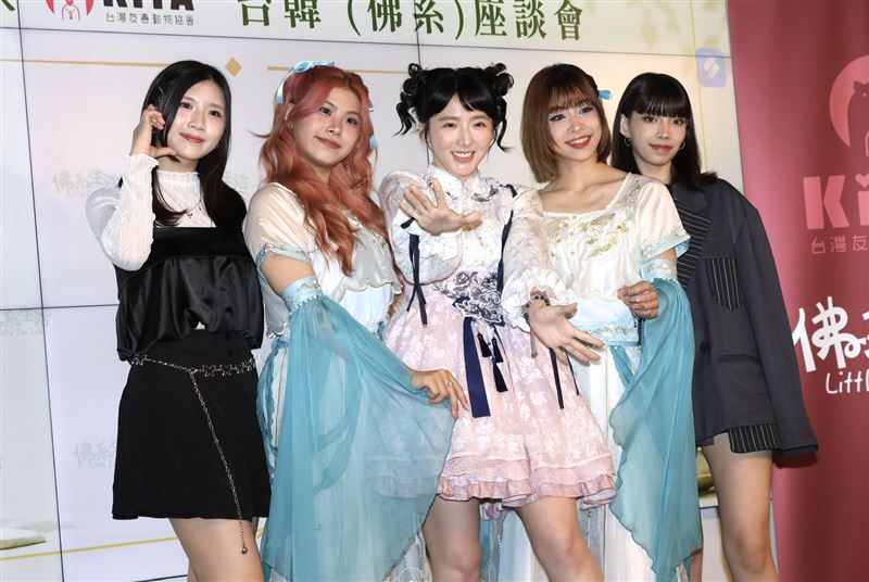 宋羽葤(中)首跳「佛系舞」,由女團「心動女孩」操刀編舞。(圖/記者鄭孟晃攝影)
