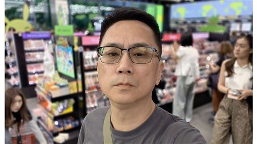 曬超狂刷卡明帳單　486先生「月花千萬」