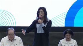 鄭麗文啟動首場行動中常會，與台東縣長饒慶鈴同台（圖／國民黨提供） 