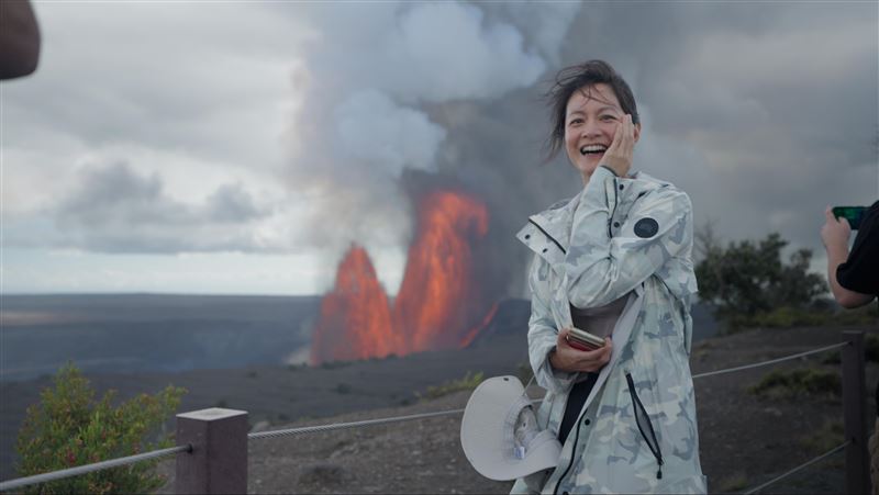 Janet 在夏威夷直擊火山爆發。(圖/好奇星球提供)
