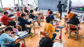 ▲蘇州日僑學校遭陸男持刀攻擊校車，造成2傷1命危。