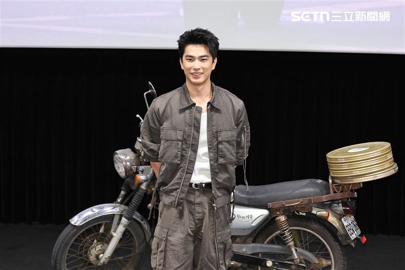 曾敬驊日前憑藉影集《如果我不曾見過太陽》拿下「全球OTT大獎(Global OTT Awards)」最佳男主角。(圖/記者鄭孟晃攝影)