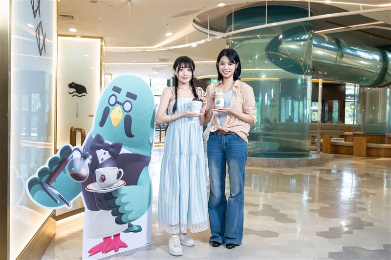 Xcafe同步推出聯名限定體驗,凡購買指定飲品,即可獲得以遊戲中人氣咖啡廳「咖啡『鴿巢』」為靈感設計的限定杯套。(圖/Xpark提供)