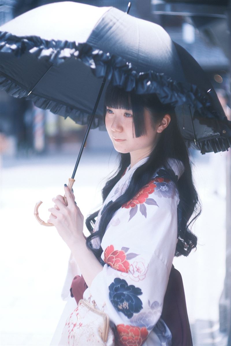 日本偶像女團みみっchu成員川井める在電車上慘遭鹹豬手。(圖/翻攝自X平台 @meru___chu)
