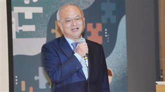 台大醫學院院長吳明賢23日清晨疑似心肌梗塞，送醫到院前無呼吸心跳，目前接受葉克膜治療中。（本刊資料照）