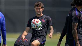 美國男子國家隊（USMNT）前鋒普里希赫（Christian Pulisic）在本週恢復完整訓練後，已確認準備好在對土耳其的小組賽最終戰中登場。（圖／美聯社／達志影像）