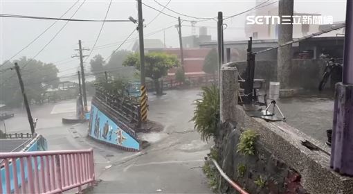 快訊／暴雨狂炸屏東！春日鄉這村停班停課