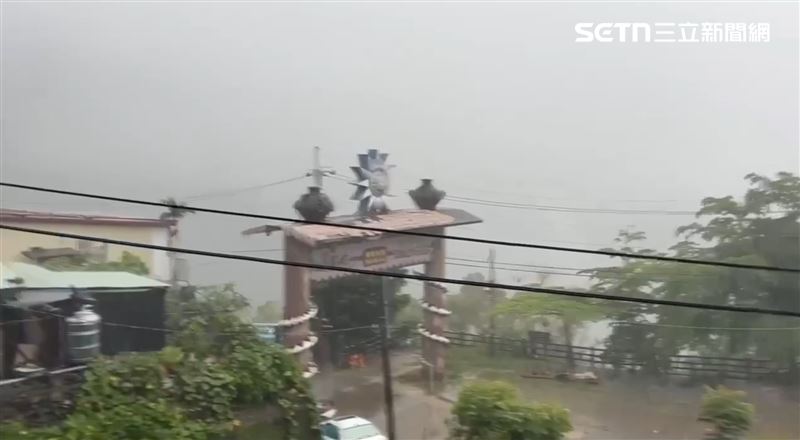 暴雨狂炸南台灣！屏東縣政府宣布：春日鄉士文村停班停課。（圖／記者朱俊傑攝影）