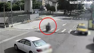路口撞左轉轎車！機車對折20歲女一度命危
