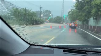 米克拉雨彈狂轟高雄！台3線驚變黃河