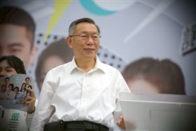 陳佩琪說，自己對柯文哲提醒「連啦啦隊員都會被殺傷了，我說以你的知名度且多是單獨一人，更要小心為是...」（圖／翻攝自陳佩琪臉書）