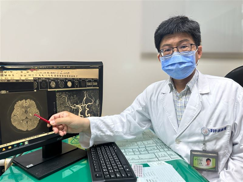 一名40歲工程師右手突然無力、講話口齒不清、流口水，送醫時竟被診斷出腦中風。(圖／署立豐原醫院提供)