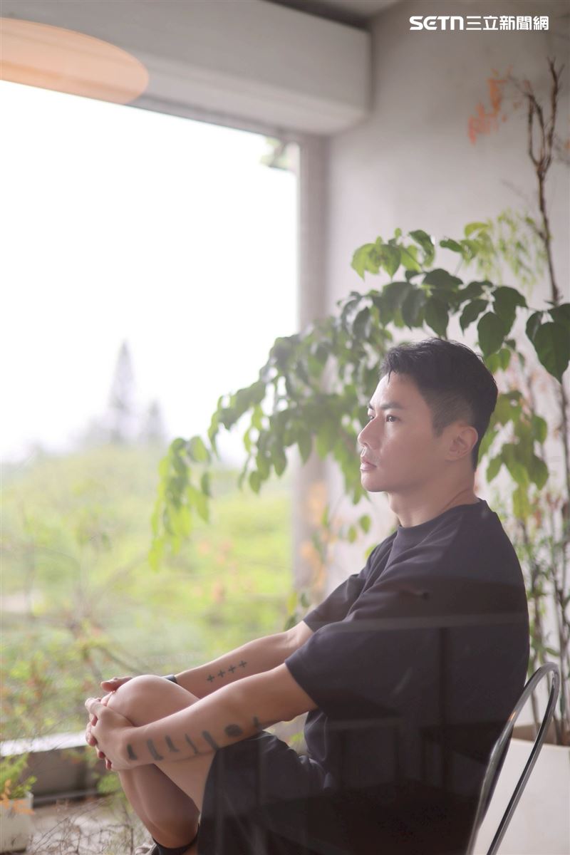聶永真接受專訪分享創作故事與設計之路的甘苦。（圖／記者鄭孟晃攝影）