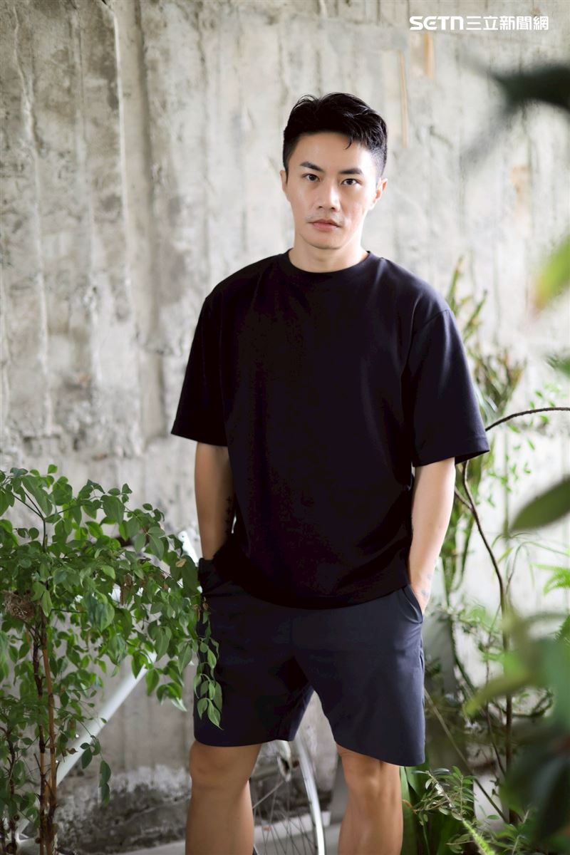 聶永真接受專訪分享創作故事與設計之路的甘苦。（圖／記者鄭孟晃攝影）