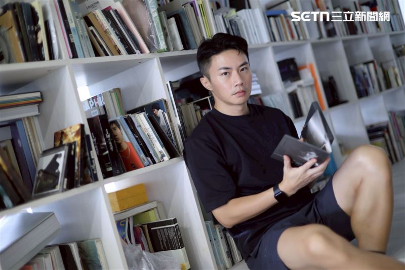 聶永真接受專訪分享創作故事與設計之路的甘苦。（圖／記者鄭孟晃攝影）