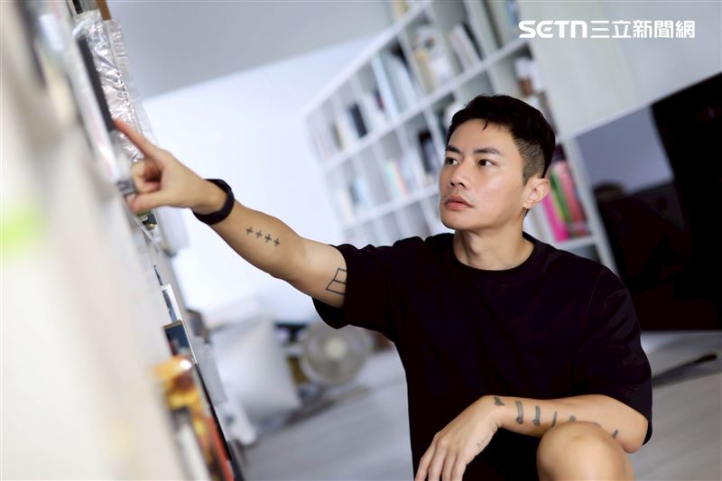聶永真接受專訪分享創作故事與設計之路的甘苦。（圖／記者鄭孟晃攝影）